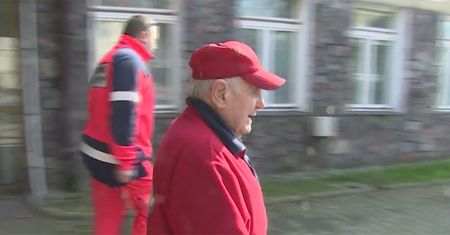 Najstarszy lekarz w Polsce ma 94 lata (WIDEO)