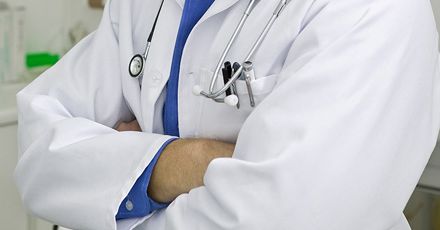 Zatrzymano lekarza, który za pieniądze wystawiał zwolnienia