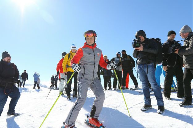 Prezydent wygwizdany na nartach. Wiemy, co zdenerwowało ludzi