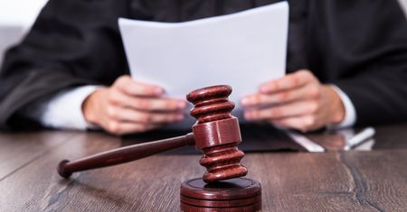 Kramsk. Matka zaatakowała nożem własne dzieci. Są wyniki sekcji zwłok