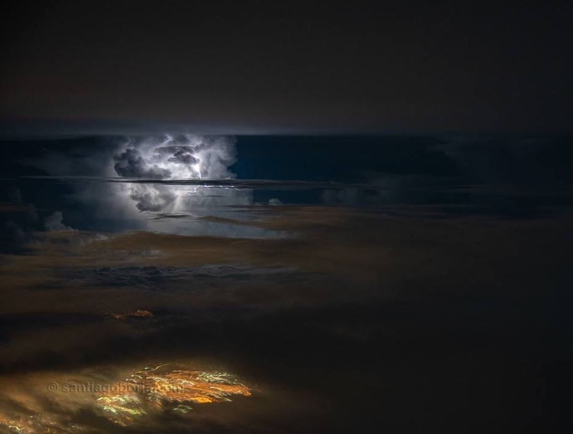 Burza z perspektywy pilota, fot. Santiago Borja/Instagram