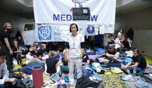 Ruszyła nagonka przeciwko protestującym lekarzom. TVP prezentuje kawior i wakacyjne wojaże