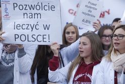 TVP atakuje młodych lekarzy, a jeszcze półtora roku temu pochylała się nad ich niskimi pensjami