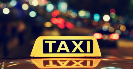 Protest taksówkarzy w Warszawie. Konkurencją Uber i Taxify