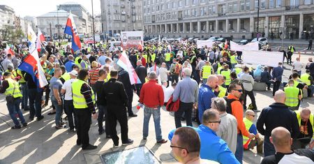 Strajk taksówkarzy. Protest wybuchł ponownie pomimo porozumienia z rządem