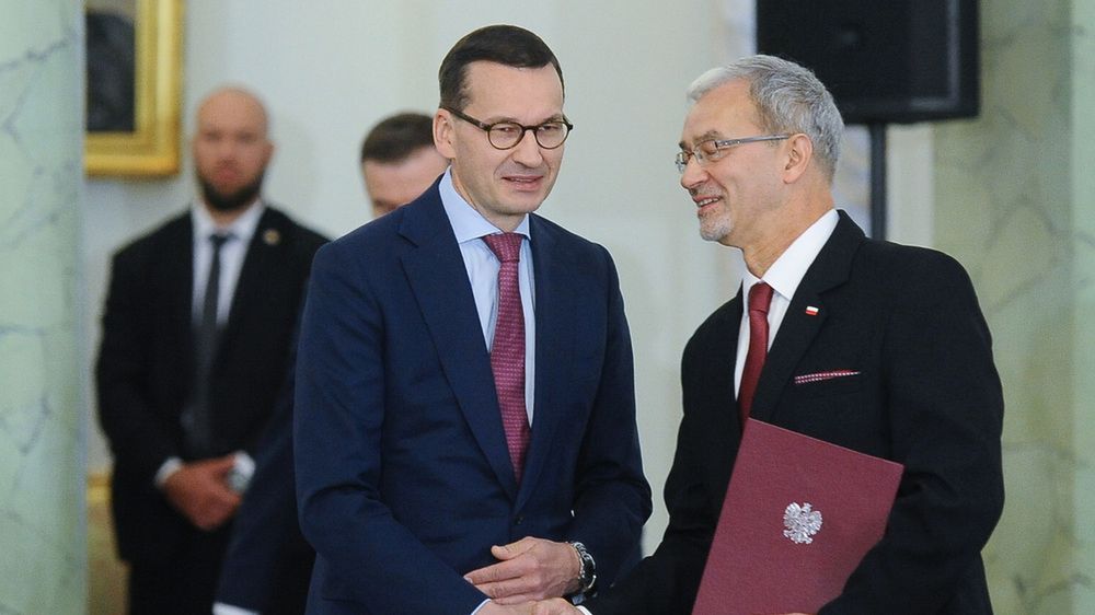 Premier Mateusz Morawiecki i minister finansów Jerzy Kwieciński mogą być zadowoleni z utrzymania ratingu.