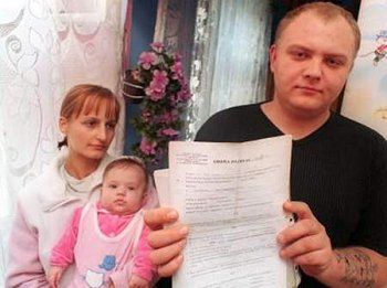 Państwo Kusajdowie z dzieckiem