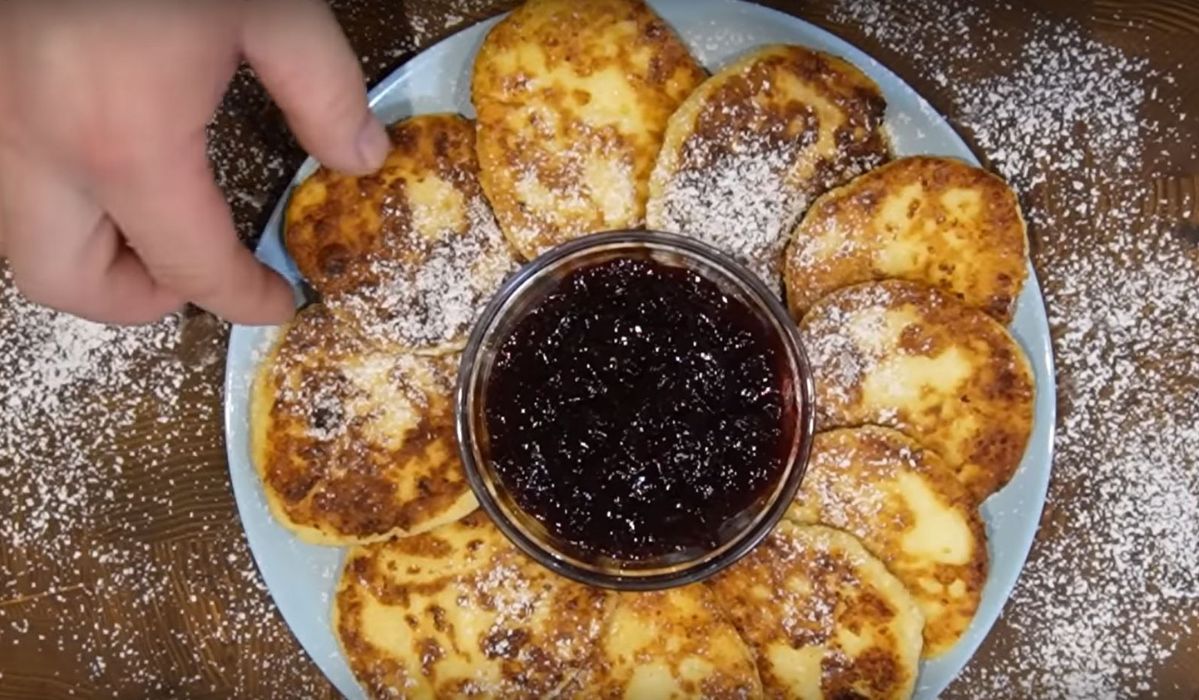 Puszyste placuszki z twarogu. Wypróbuj zamiast zwykłych racuchów