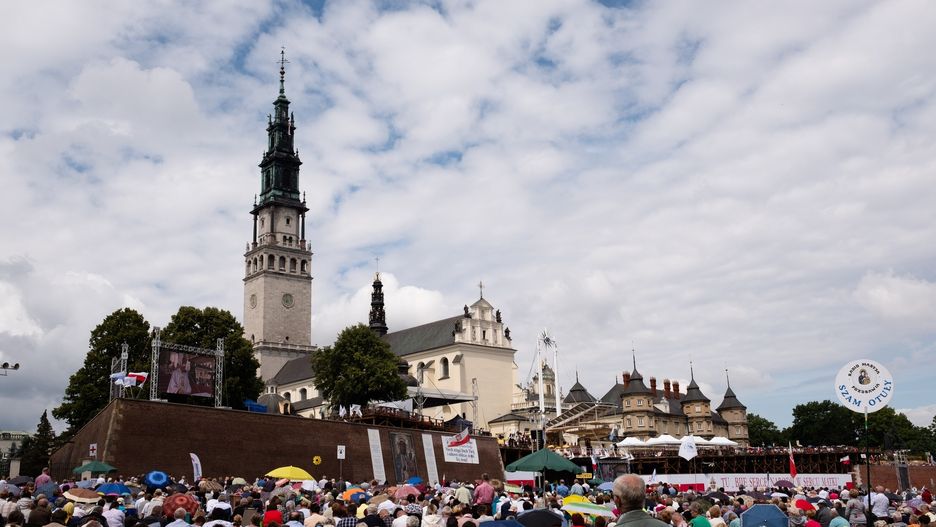 Częstochowski radny SLD Sebastian Trzeszkowski domaga się od arcybiskupa Wacława Depo złotówki od pielgrzyma
