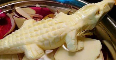 Mama mówiła "nie baw się jedzeniem". Nie posłuchał