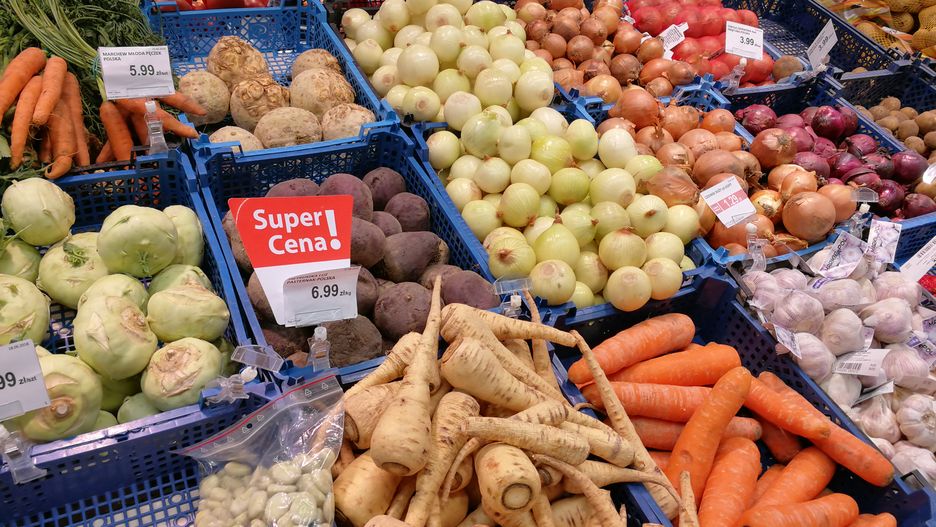 Na ceny pierwszych warzyw, tzw. nowalijek, mają wpływ przede wszystkim pogoda i import.
