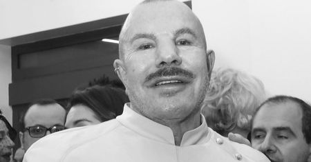 Thierry Mugler, słynny francuski projektant mody, nie żyje.