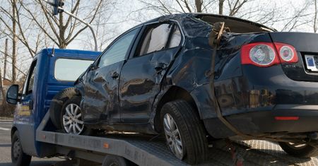 Samochodowe starocie za 500+ zalewają polskie ulice