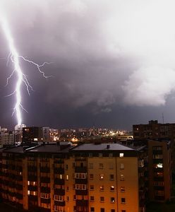 Rządowe Centrum Bezpieczeństwa ostrzega przed burzami i deszczem