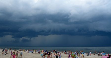 Grad i burze nad Polską. Ostrzeżenia IMGW już dla 12 województw