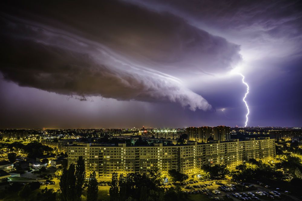 Burze z gradem, ulewy i spadek temperatur. Fatalna prognoza pogody na koniec lata