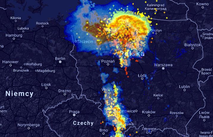 Ponad 150 tys. odbiorców bez prądu po wieczornych nawałnicach