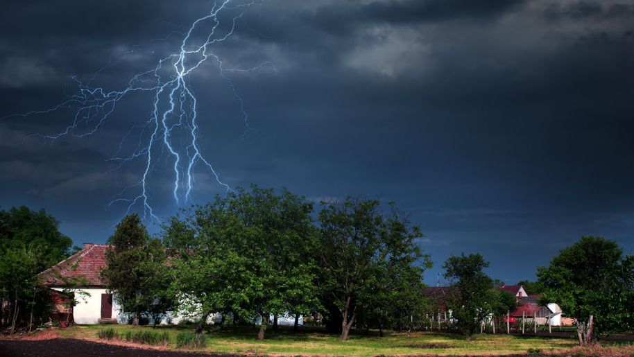 Dotkliwe skutki burz szalejących w województwie łódzkim