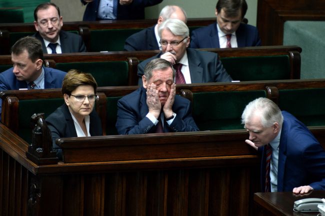 Kolejny minister z rządu PiS do dymisji. Sondaż