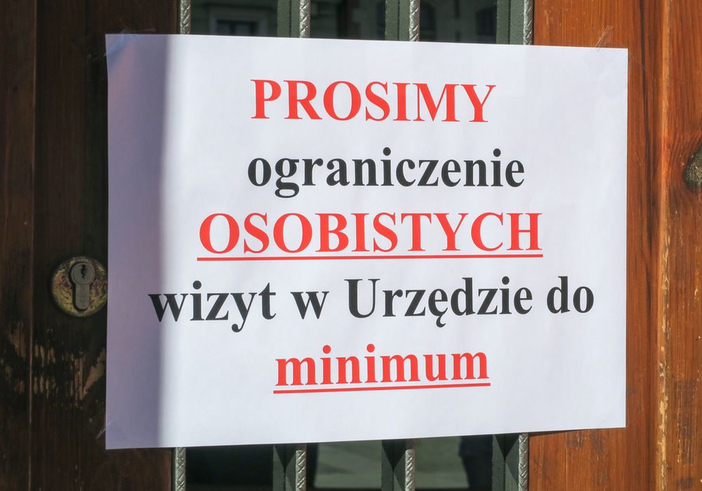 Koronawirus w Polsce. Warszawa wprowadza zmiany w pracy urzędów