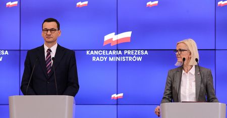 Bezrobocie spada, a na zasiłki idzie więcej. Państwo nie oszczędza na dobrym rynku pracy