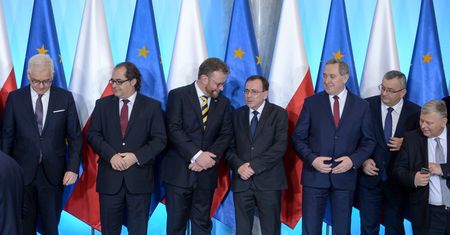 Kaczyński i Morawiecki wiedzą, co robią. Polacy zadowoleni