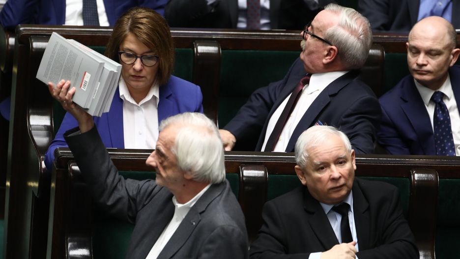 Polska jest podawana jako przykład "erozji demokracji"