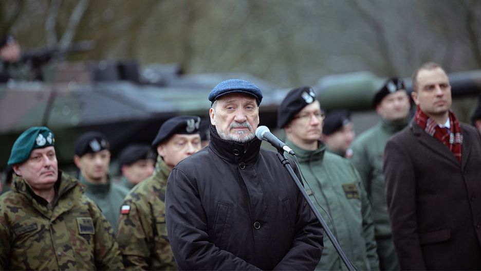 Wyrzucenie Antoniego Macierewicza z MON to nowa era w rządach PiS.