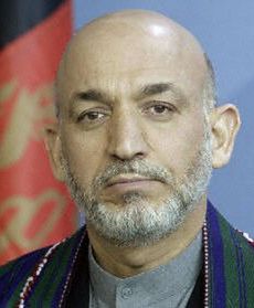 Zwolennicy Karzaja biorą parlament