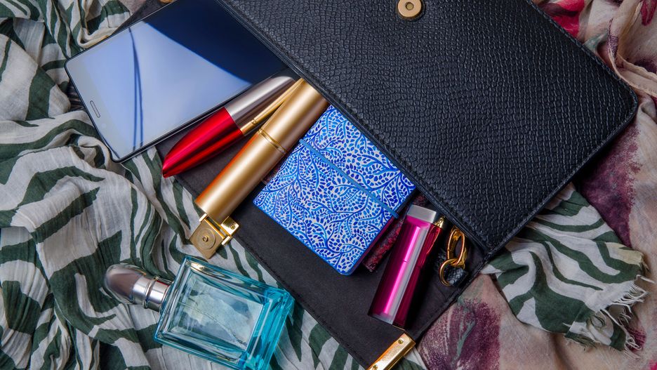 Do dużej kosmetyczki zmieszczą się też butelki z ulubionymi perfumami