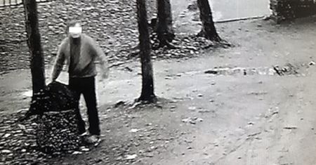 Odrażające znalezisko w Jarocinie. Zdębieli, gdy zajrzeli do worka