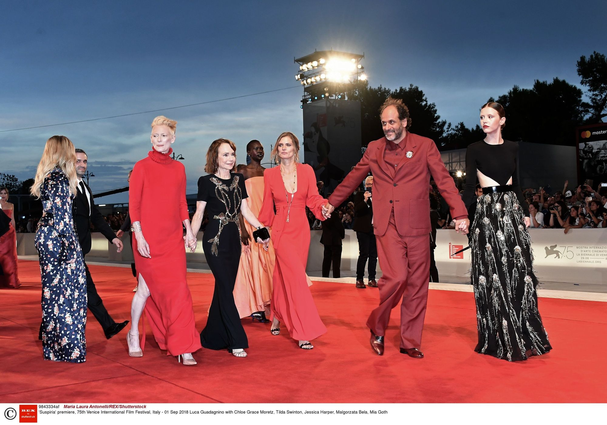 "Suspiria" - premiera filmu na 75. Międzynarodowym Festiwalu Filmowym w Wenecji. Reżyser Luca Guadagnino z aktorkami: Chloe Grace Moretz, Tildą Swinton, Jessicą Harper, Malgorzatą Bela, Mią Goth 
