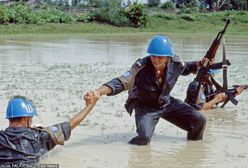 Polscy weterani pomagają zbudować szkołę w Kambodży. Są tam bohaterami