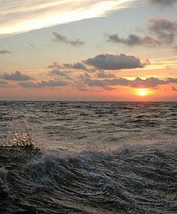 Sztorm na Pomorzu. Wiatr uszkodził molo w Sopocie