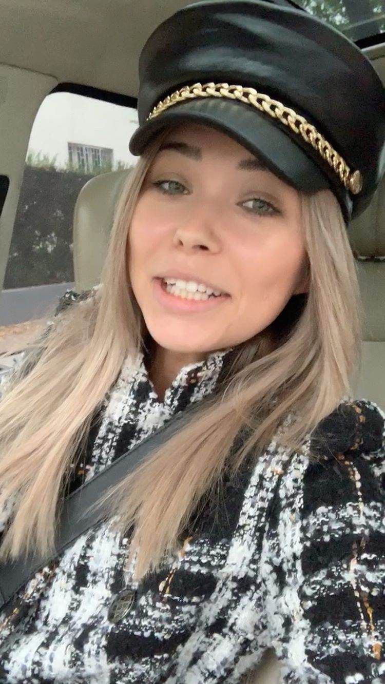 Sandra Kubicka szczęśliwa w nowej fryzurze