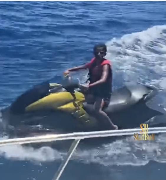 Cristiano Ronaldo Junior na skuterze