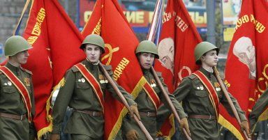 W Moskwie świętują zakończenie wojny