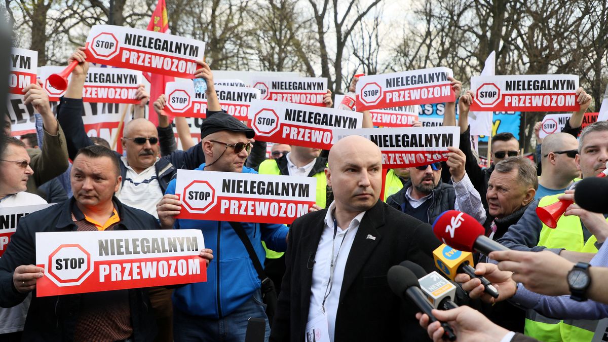 8 kwietnia taksówkarze zablokowali centrum Warszawy.