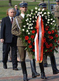 Prezydent oddał hołd powstańcom warszawskiego getta