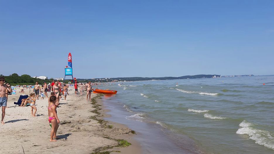 Pogoda. Temperatura wody w Bałtyku zachęca do kąpieli. Niestety plaże są zamykane z powodu sinic