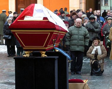 Tłumy na pogrzebie "kuriera z Warszawy"