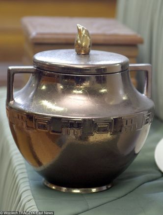 Ostatnia droga emigranta w trumnie z metalowym wkładem. Rachunek przyprawia o zawrót głowy