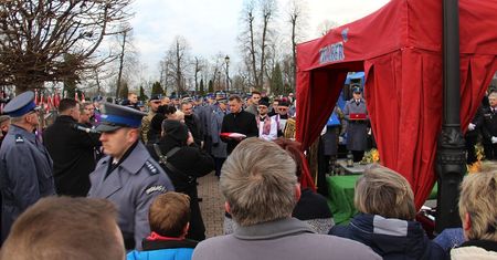 Pogrzeb policjanta zastrzelonego w Wiszni Małej. "Poniesiona dramatyczna ofiara"