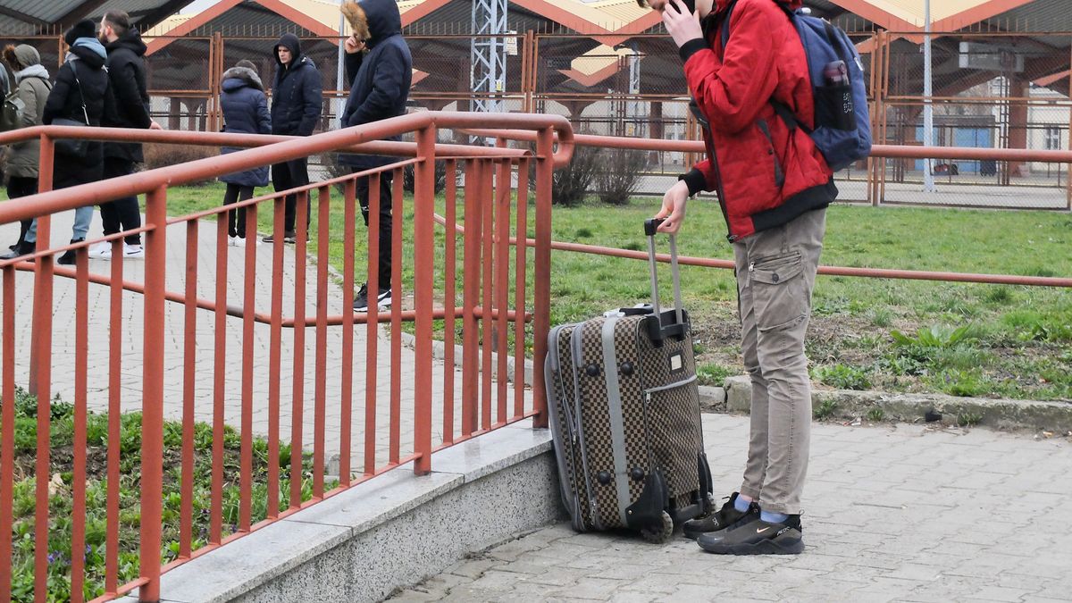 Z dnia na dzień Polskę opuściło prawie 120 tys. pracowników z Ukrainy