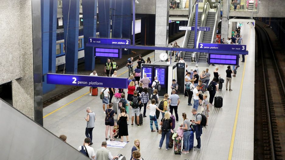 Pociąg zatrzymał się na stacji Warszawa Centralna