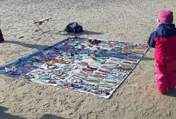 W Kołobrzegu jak w lecie. Rozstawiają już stragany