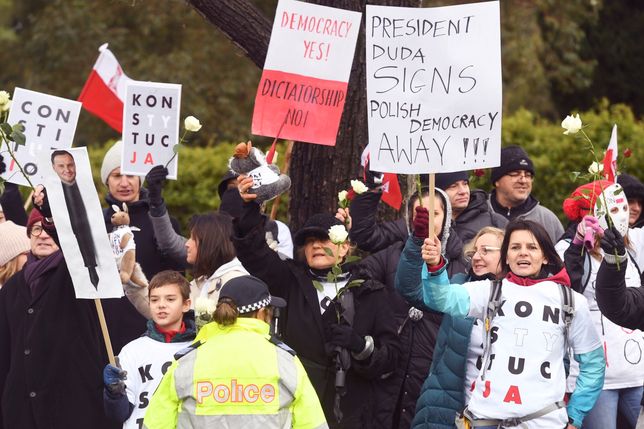 Protest Polonii przeciwko prezydentowi Dudzie 