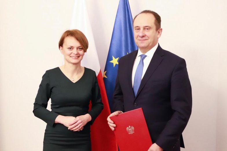 Minister Jadwiga Emilewicz i nowy wiceminister Andrzej Gut-Mostowy