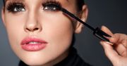 Jak malować rzęsy? Sposoby na malowanie rzęs