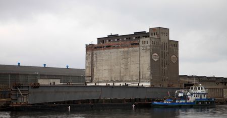Gdynia: samochód wpadł do kanału. W środku dwa ciała
